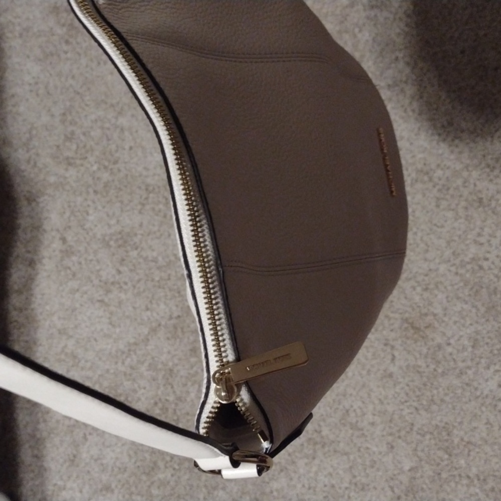 Michael kors purse - Picture 2 of 14